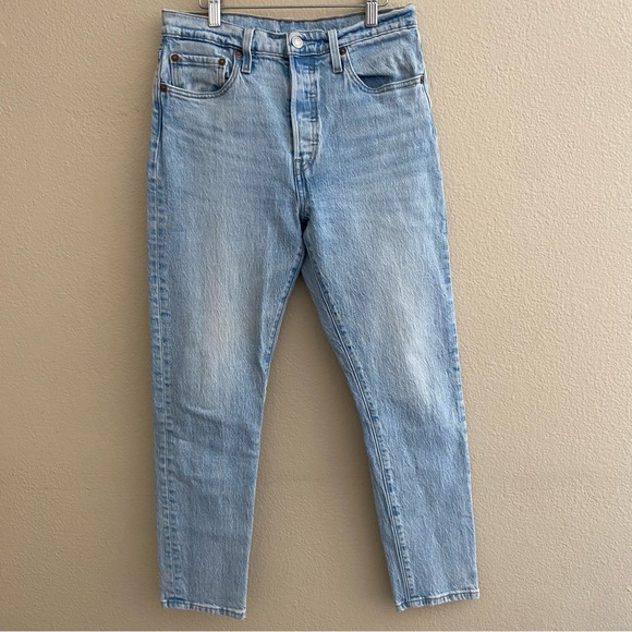 Levi’s 501 Skinny Jean Light Wash - Picture 4 of 10